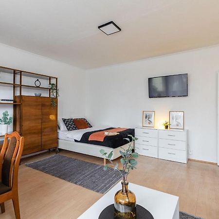Room, Pirenejska 20 Cozy Rooms Варшава Екстериор снимка