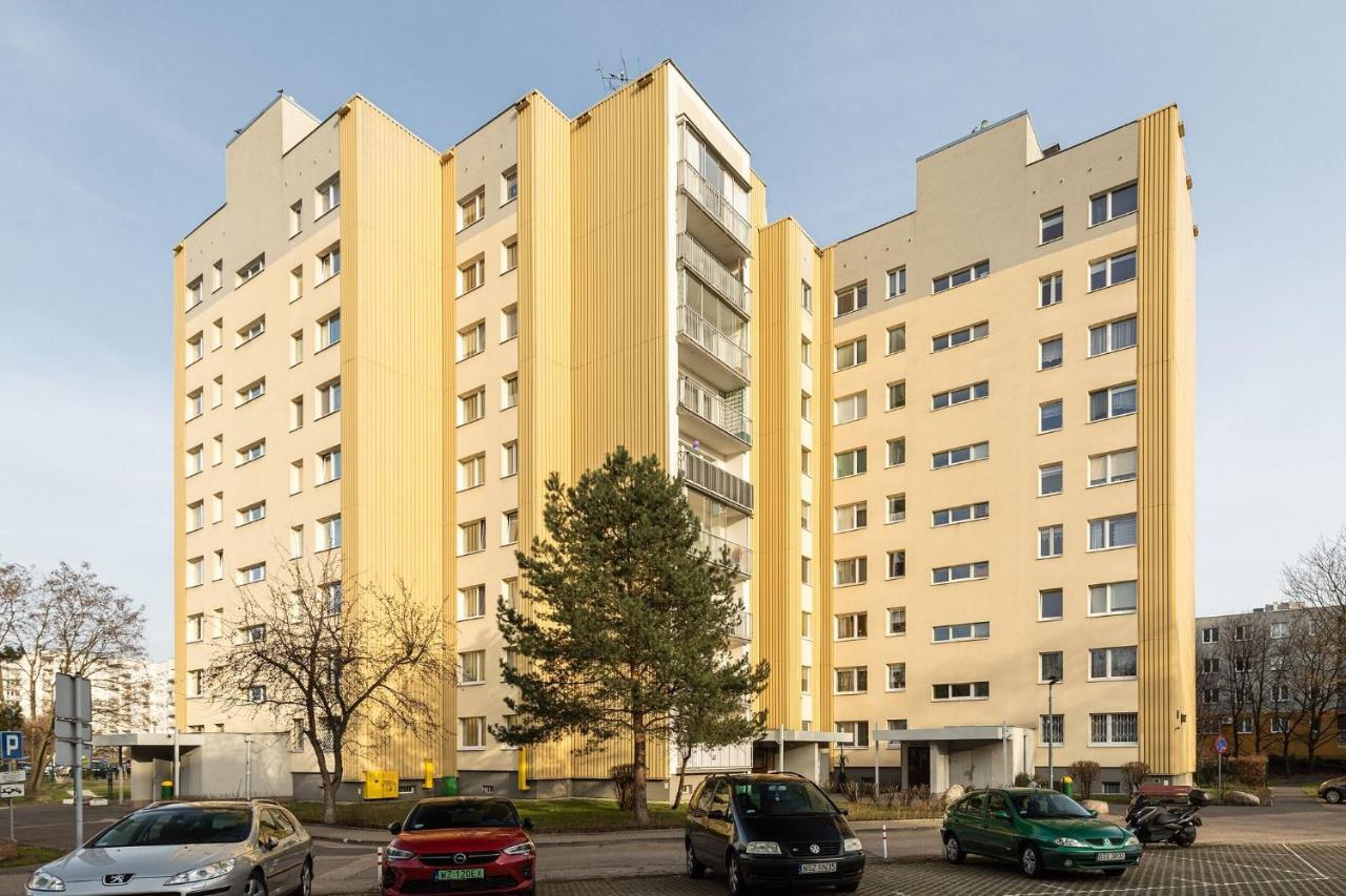 Room, Pirenejska 20 Cozy Rooms Варшава Екстериор снимка