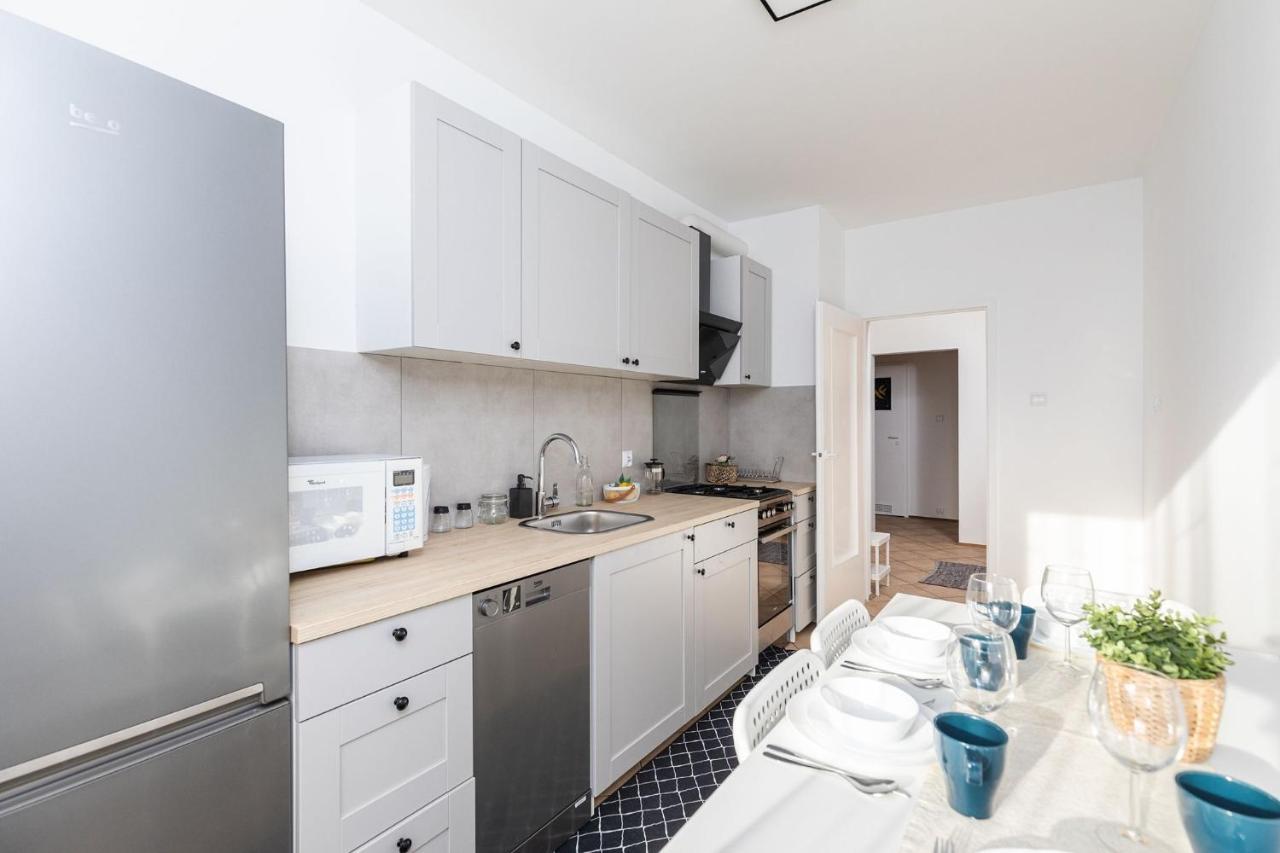 Room, Pirenejska 20 Cozy Rooms Варшава Екстериор снимка