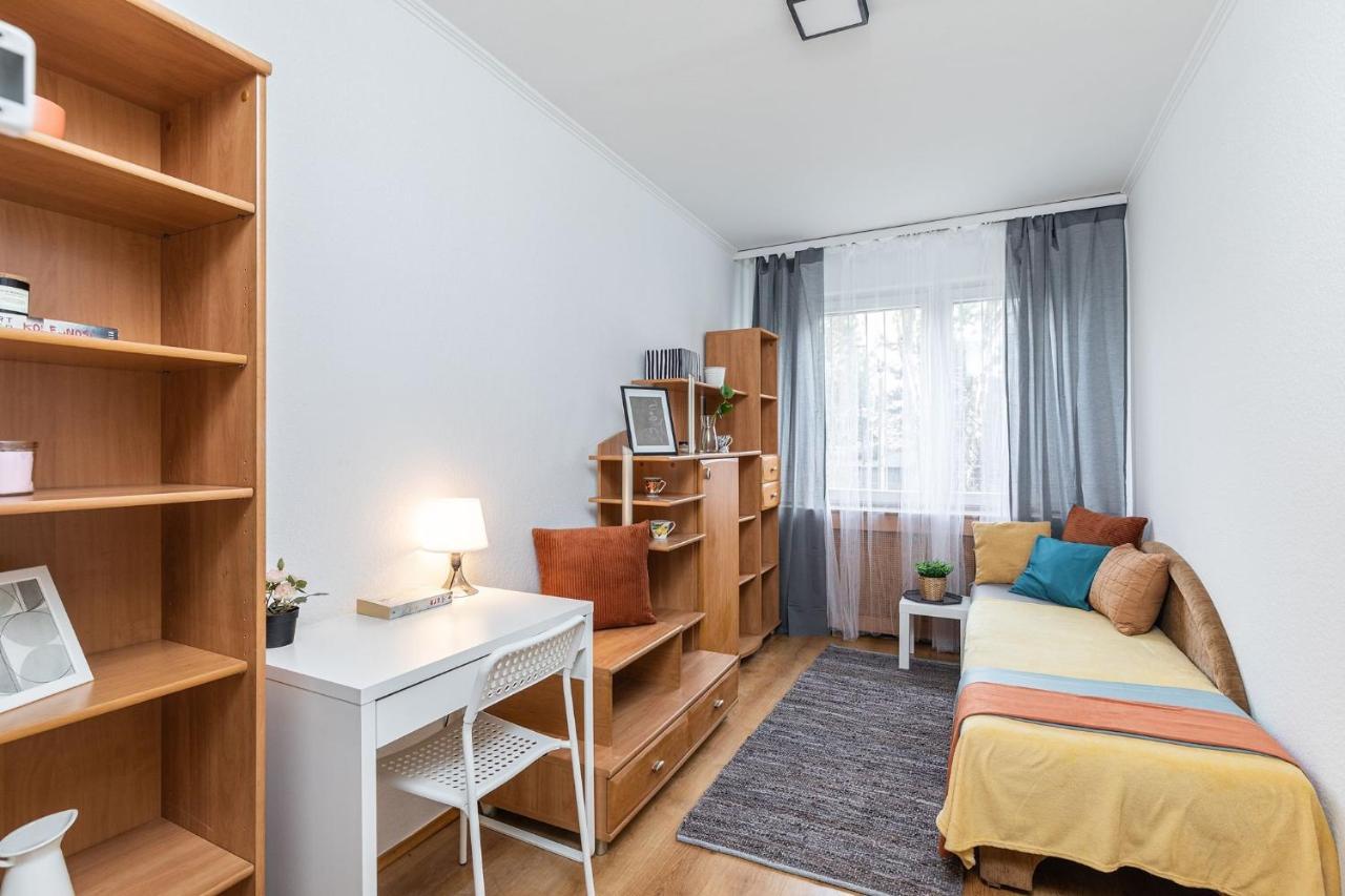 Room, Pirenejska 20 Cozy Rooms Варшава Екстериор снимка