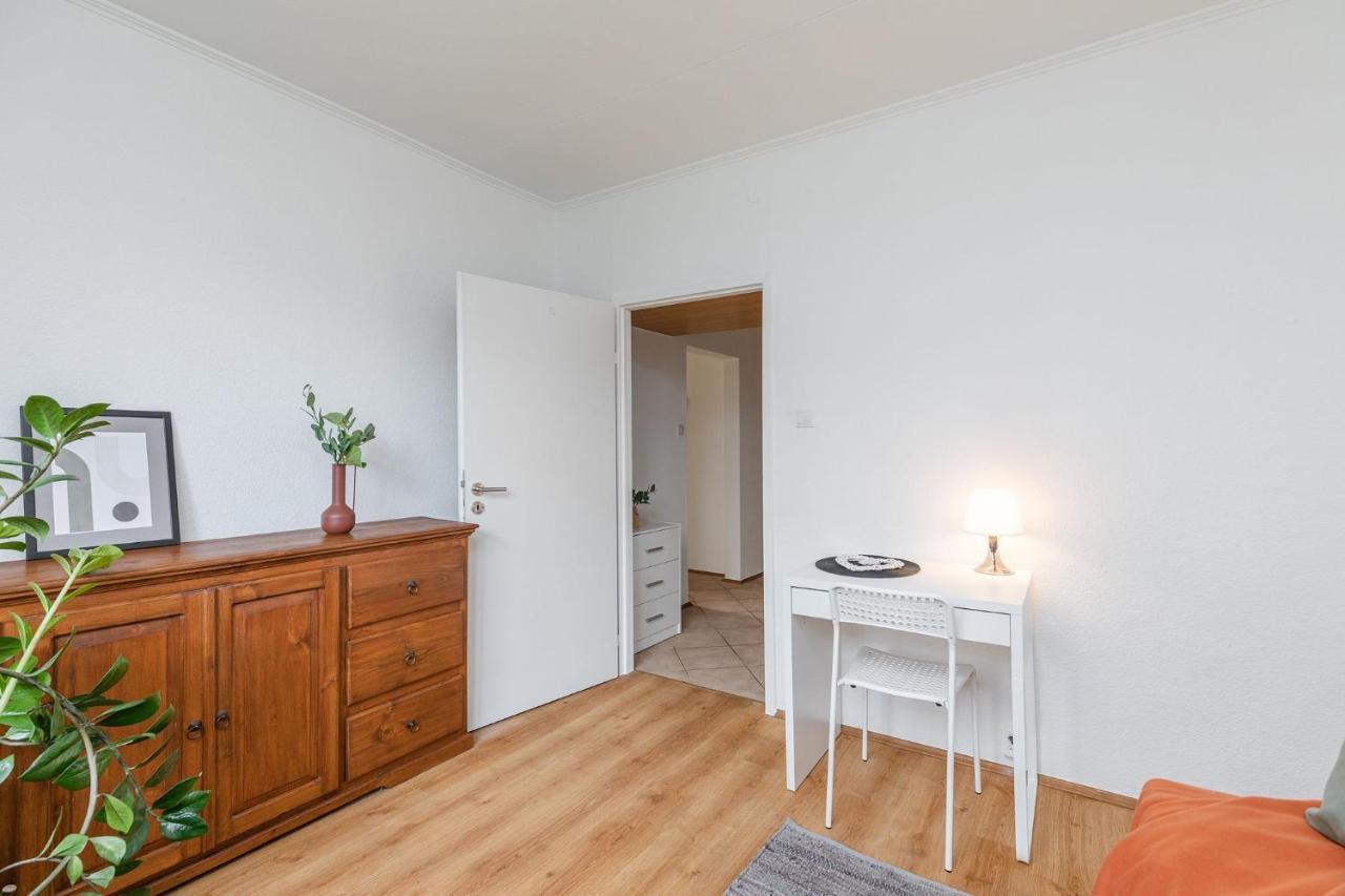 Room, Pirenejska 20 Cozy Rooms Варшава Екстериор снимка