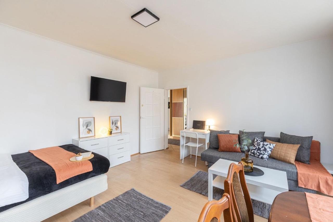 Room, Pirenejska 20 Cozy Rooms Варшава Екстериор снимка